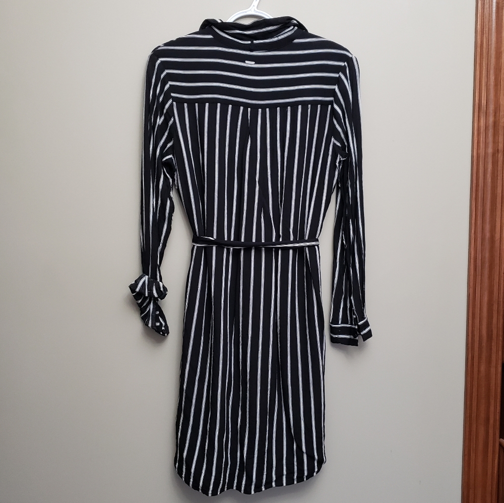Button Down Dress - Picture 3 of 6